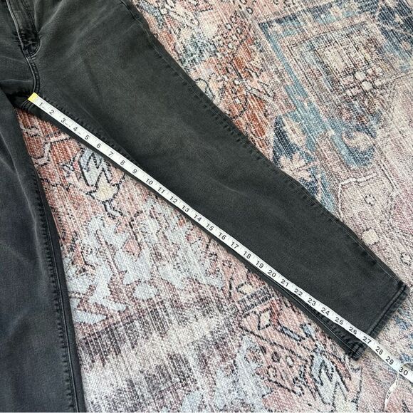 American Eagle Outfitters Mom Jean in Black Wash Charcoal Grey Size 8 - Picture 7 of 11